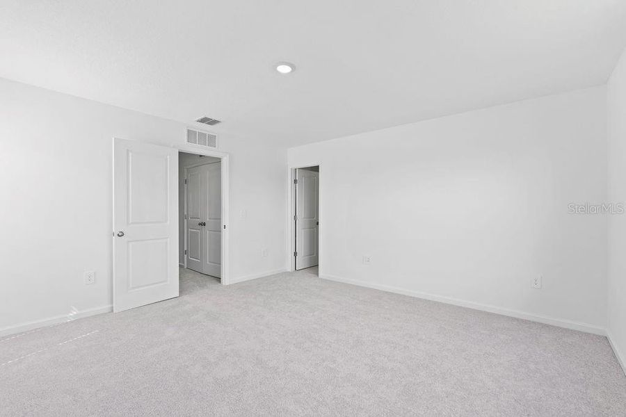 Spacious, unfurnished interior of a new home in , Davenport (Image 12).