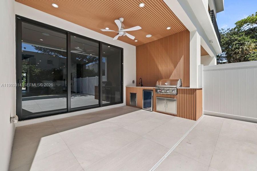 Exterior details and patio area of a home in , Fort Lauderdale (Image 4).