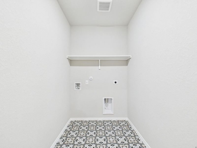 Spacious, unfurnished interior of a new home in Bricewood, San Antonio (Image 25).