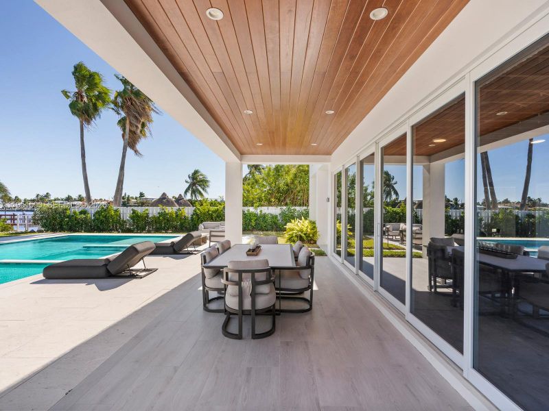 Exterior details and patio area of a home in , Marathon (Image 34).
