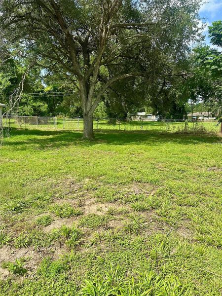 Exterior details and patio area of a home in , Lake Jackson (Image 4).