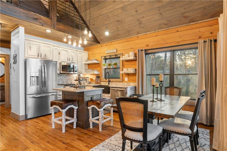 Community amenities in , Cherry Log (Image 47).