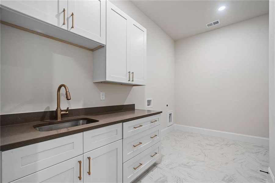 Furnished interior view inside a new home in , Gainesville (Image 13).