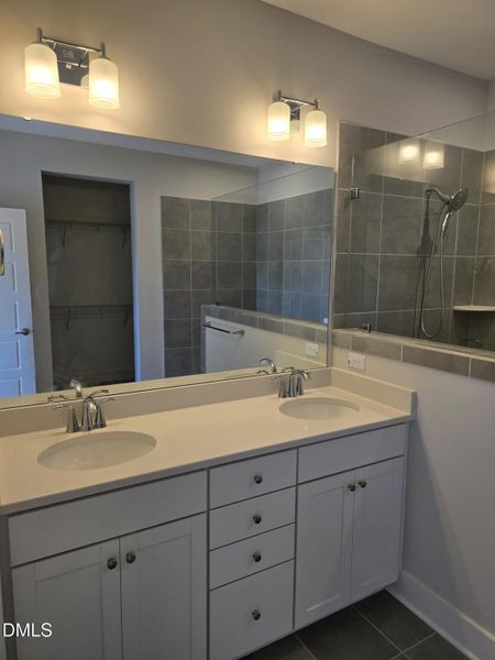 MASTER DOUBLE VANITY MASTER DOUBLE VANITY