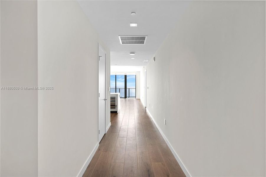 Spacious, unfurnished interior of a new home in , Pompano Beach (Image 59).