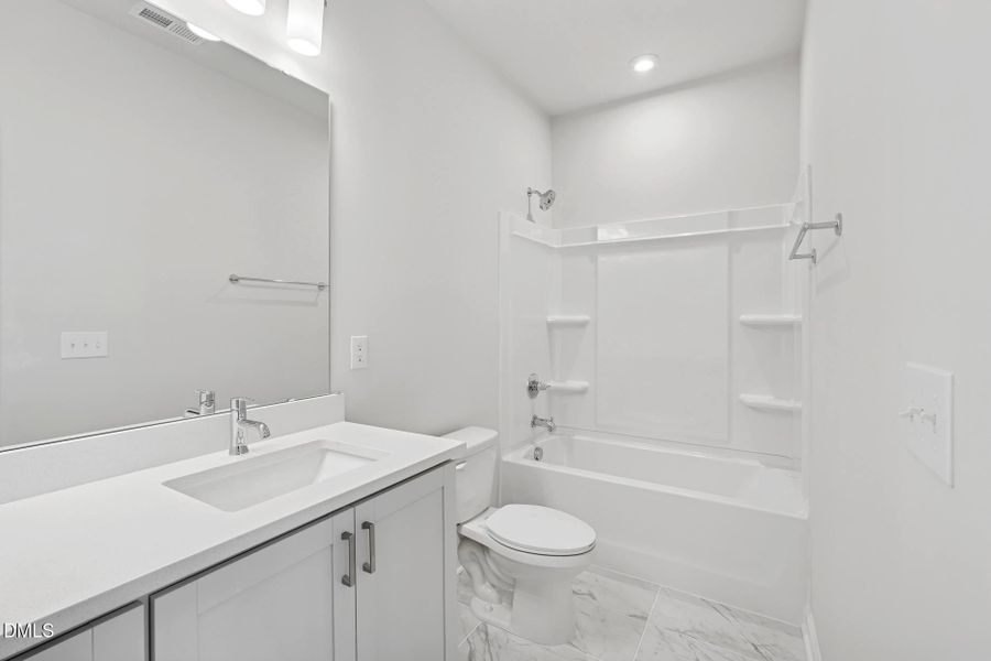 Elm Park 32_Bathroom 2_9.12.25_webready Elm Park 32_Bathroom 2_9.12.25_webready