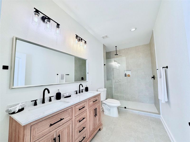 2 sink Primary bathroom