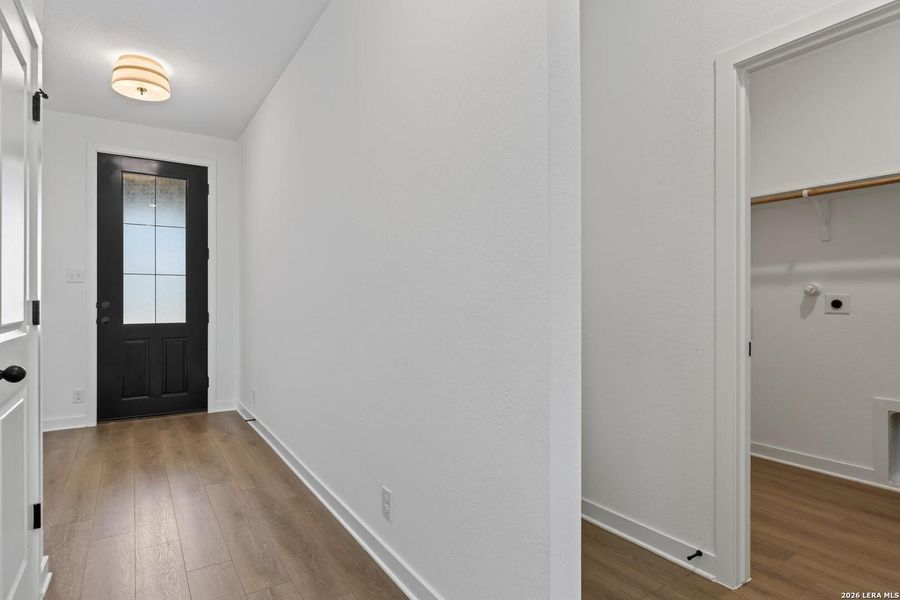 Spacious, unfurnished interior of a new home in Nopal Valley, San Antonio (Image 12).