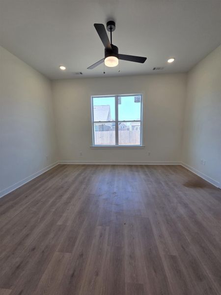 Spacious, unfurnished interior of a new home in Twin Oaks, Oakland (Image 15).
