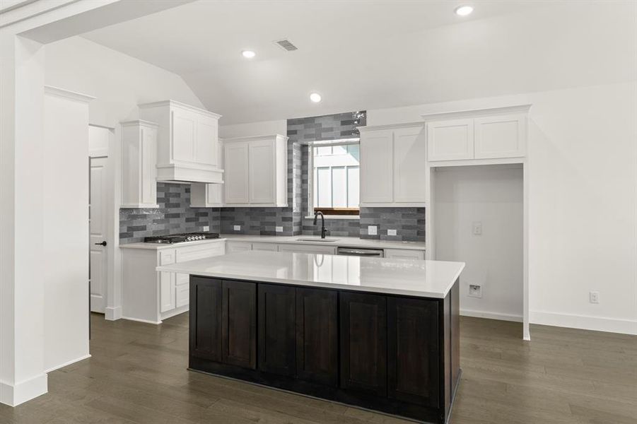 10. 1335 Eclipse - Kitchen (2) 10. 1335 Eclipse - Kitchen (2)