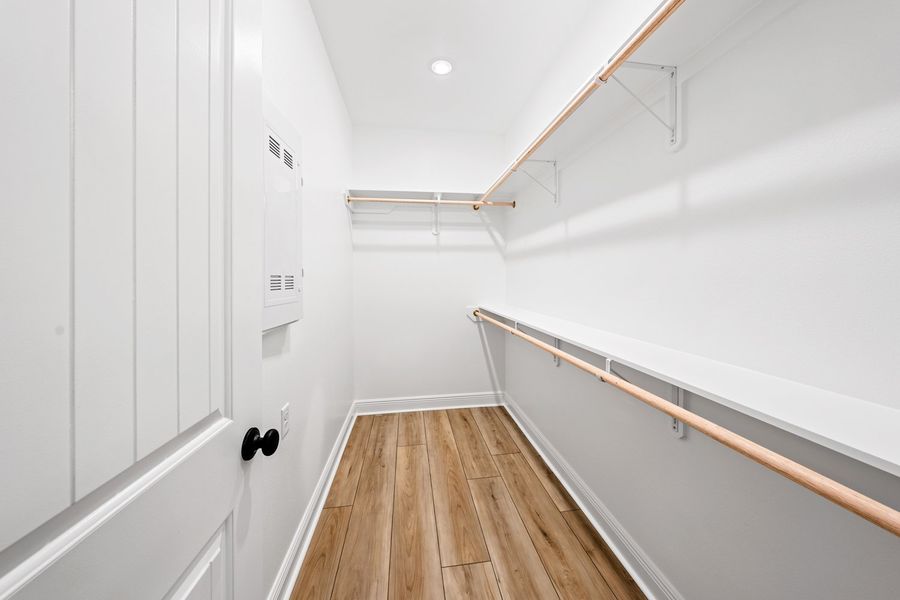 Spacious, unfurnished interior of a new home in Young Oaks, Crestview (Image 9).