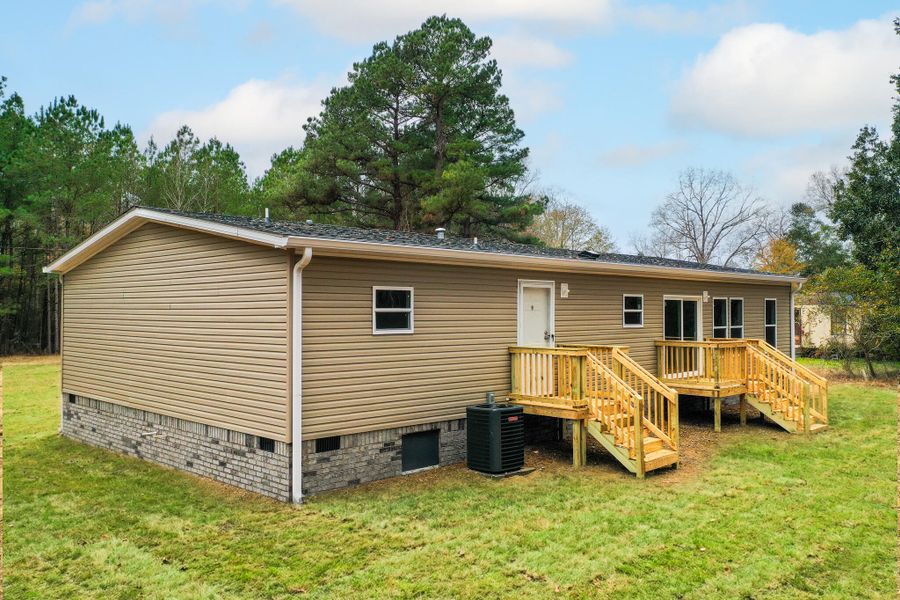 Exterior details and patio area of a home in , Eutawville (Image 9).