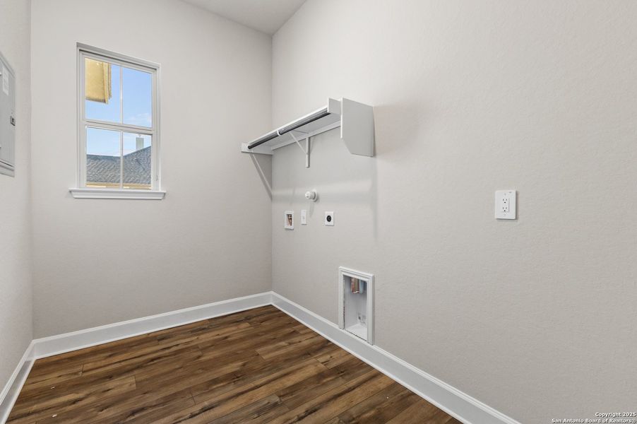 Spacious, unfurnished interior of a new home in Pradera Ridge, Floresville (Image 14). Spacious, unfurnished interior of a new home in Pradera Ridge, Floresville (Image 14).