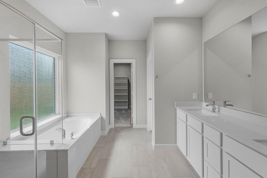 Furnished interior view inside a new home in Briarwood Crossing, Rosenberg (Image 8).