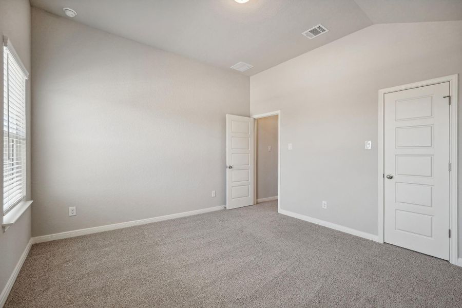 Spacious, unfurnished interior of a new home in Kingdom Heights, Rosenberg (Image 21).