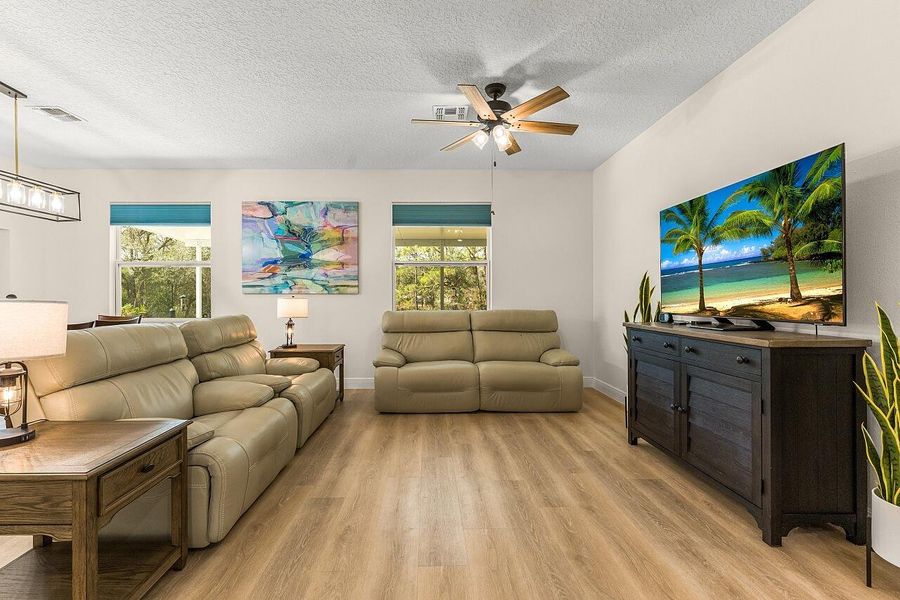 9225-103rd-Ct-HigMedia-022-1280