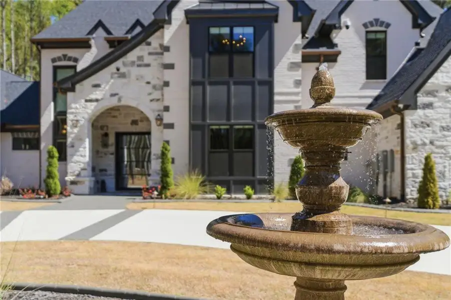 Image 101 of a home in .