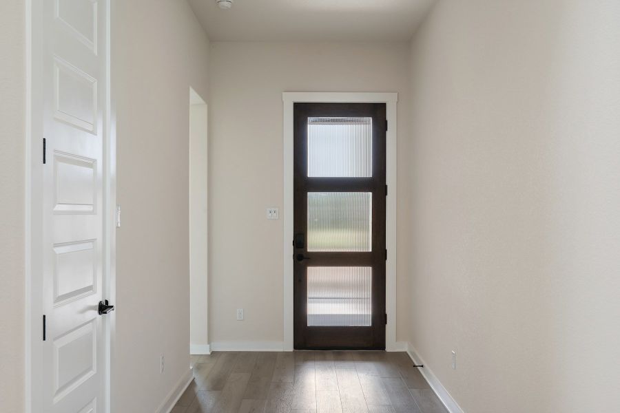 Spacious, unfurnished interior of a new home in Wolf Ranch, Georgetown (Image 18).