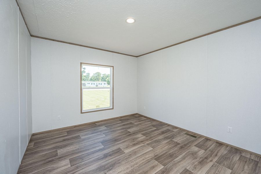 Spacious, unfurnished interior of a new home in , St. George (Image 43).