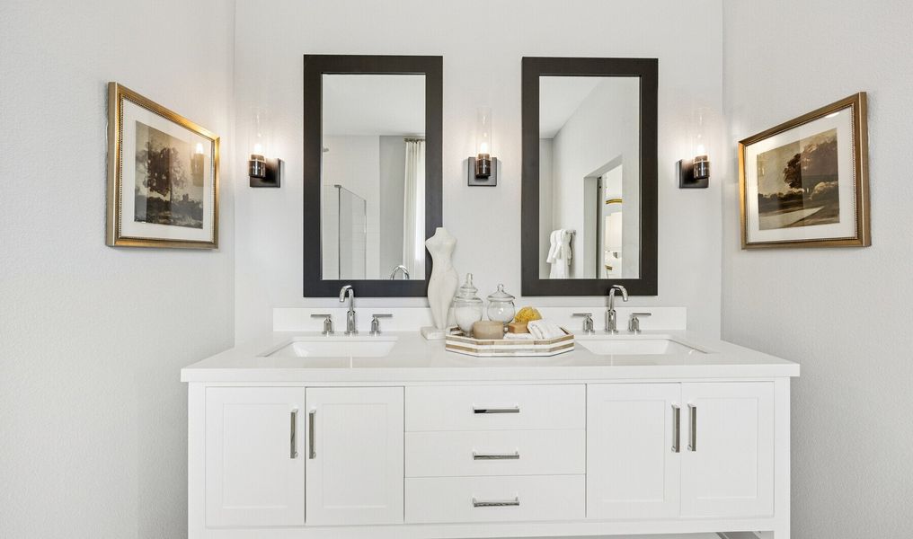 Primary bath with dual sinks