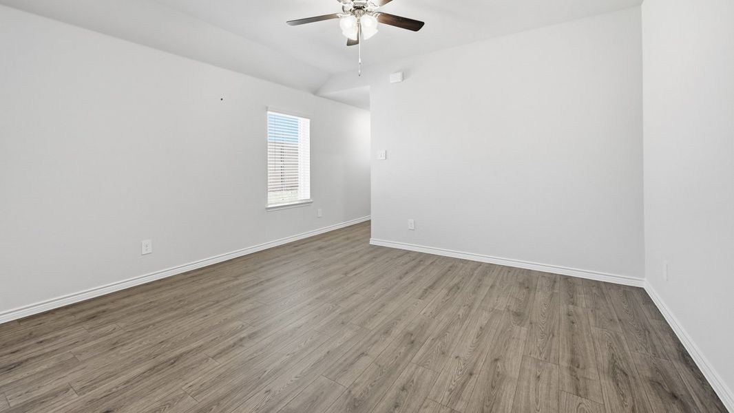 Spacious, unfurnished interior of a new home in Silverado, Aubrey (Image 5).