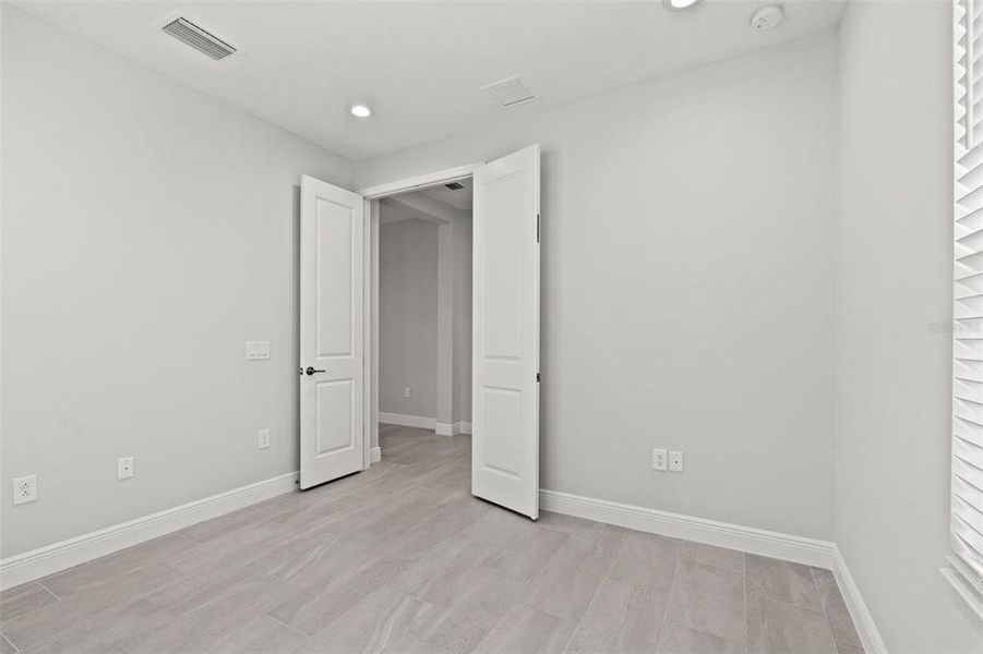 Spacious, unfurnished interior of a new home in Wysteria, Venice (Image 41).