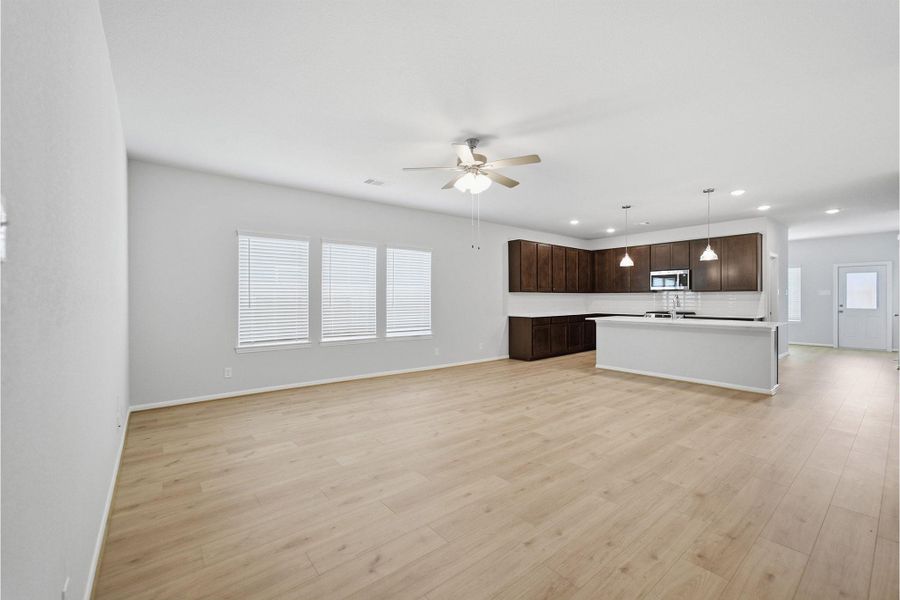 Spacious, unfurnished interior of a new home in Trails at Woodhaven Lakes, La Marque (Image 13). Spacious, unfurnished interior of a new home in Trails at Woodhaven Lakes, La Marque (Image 13).