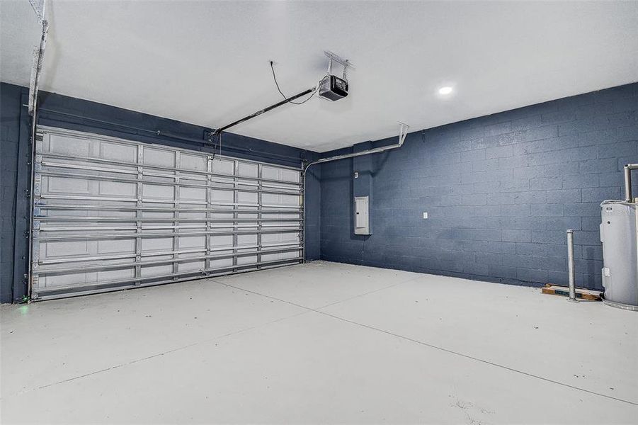 Spacious, unfurnished interior of a new home in , Spring Hill (Image 27).