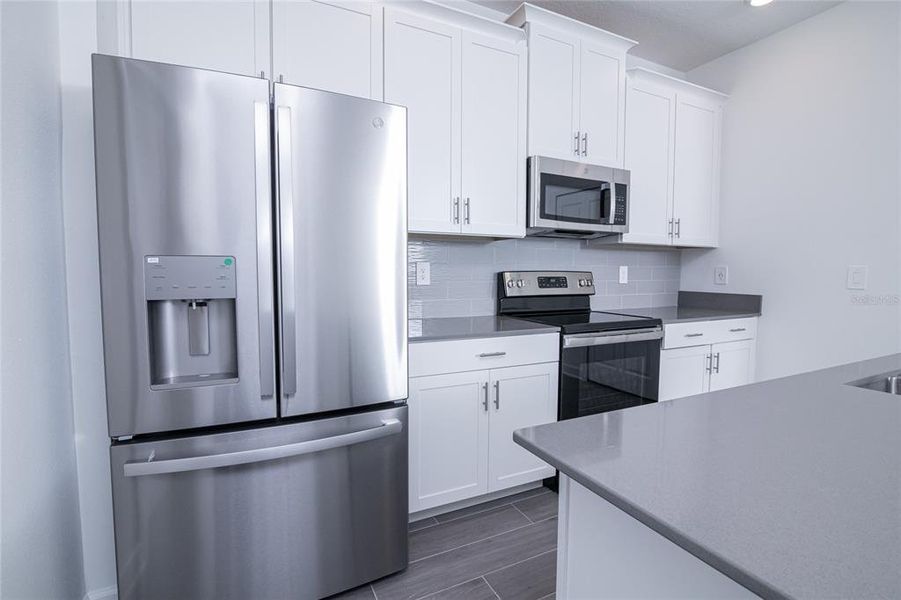 Furnished interior view inside a new home in , Orlando (Image 7).