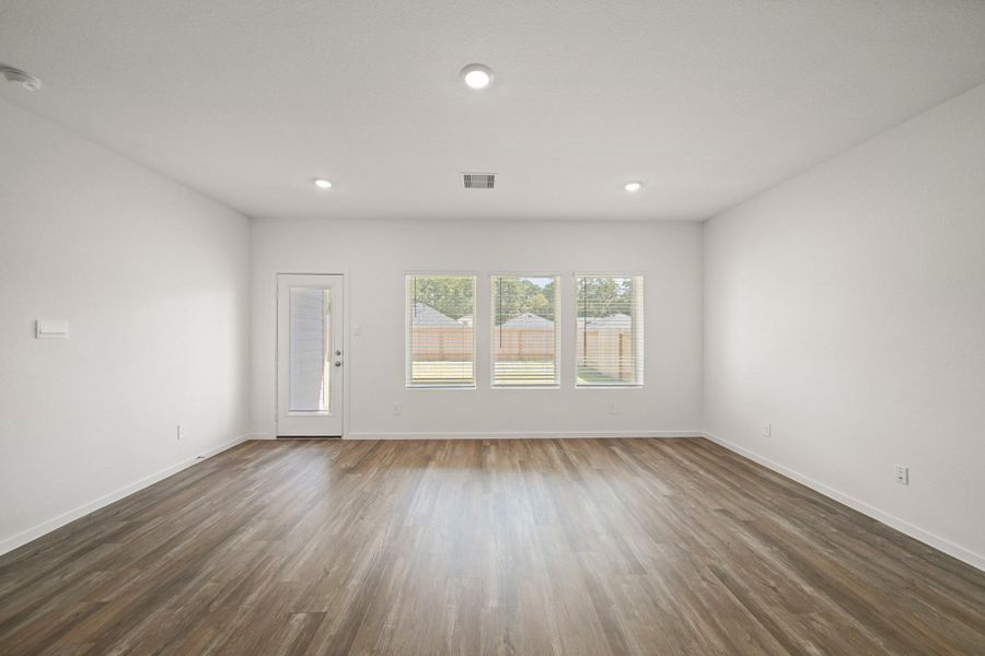 Spacious, unfurnished interior of a new home in Grand Pines, Magnolia (Image 19). Spacious, unfurnished interior of a new home in Grand Pines, Magnolia (Image 19).