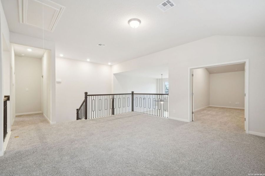 Spacious, unfurnished interior of a new home in Estancia Ranch - Classic Series, San Antonio (Image 33).