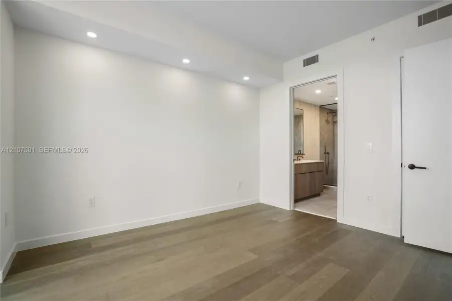 Spacious, unfurnished interior of a new home in , Miami (Image 22).