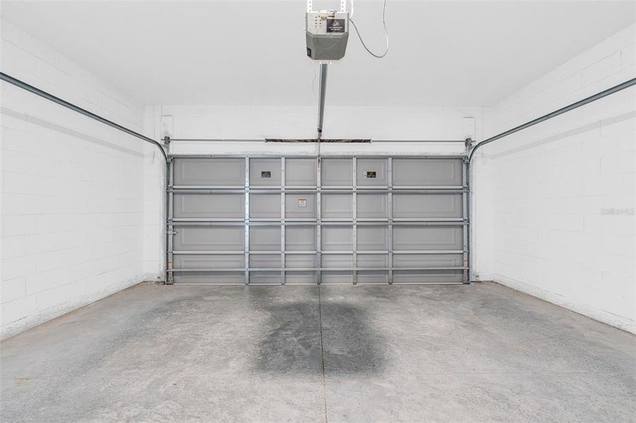 Spacious, unfurnished interior of a new home in , Ocala (Image 39).