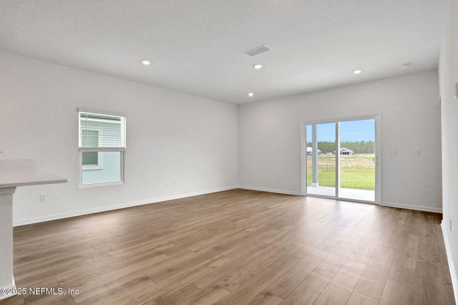 Spacious, unfurnished interior of a new home in Bellbrooke, Jacksonville (Image 42).