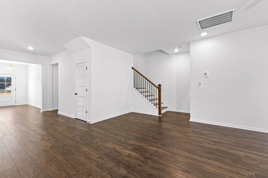 Spacious, unfurnished interior of a new home in Standing Oaks, Senoia (Image 27).