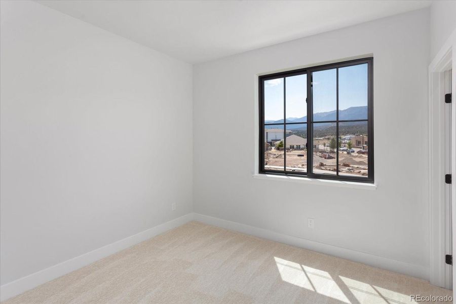 Spacious, unfurnished interior of a new home in , Salida (Image 13).