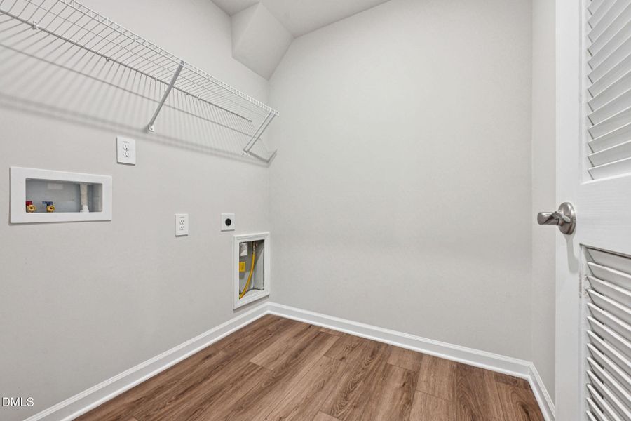 26-web-or-mls-Raleigh - Oak Manor - 909