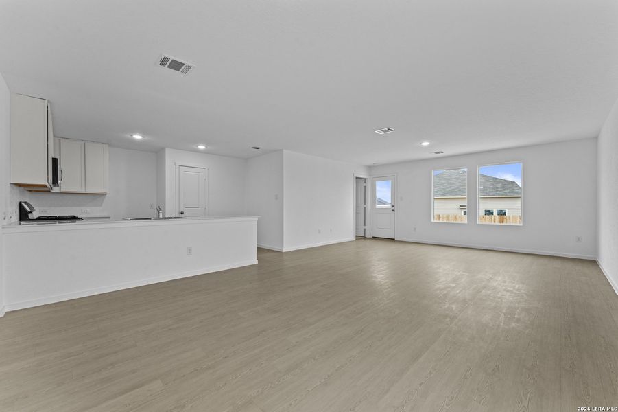 Spacious, unfurnished interior of a new home in , New Braunfels (Image 12).