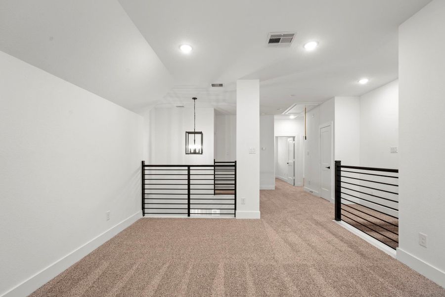 Spacious, unfurnished interior of a new home in Evergreen, Conroe (Image 33).