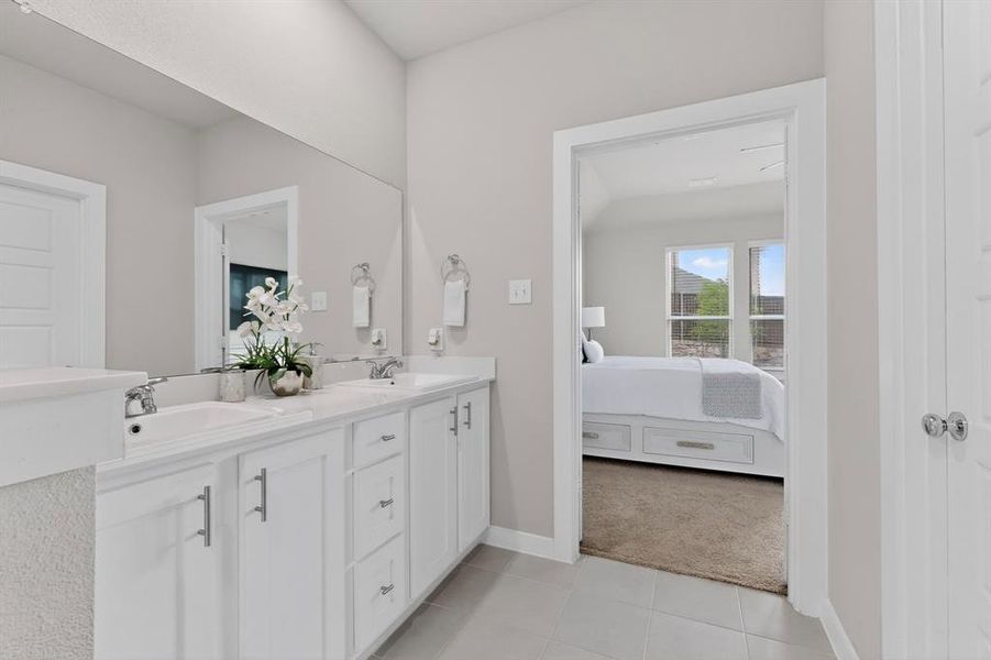 Furnished interior view inside a new home in Oakmont Park, Red Oak (Image 25).