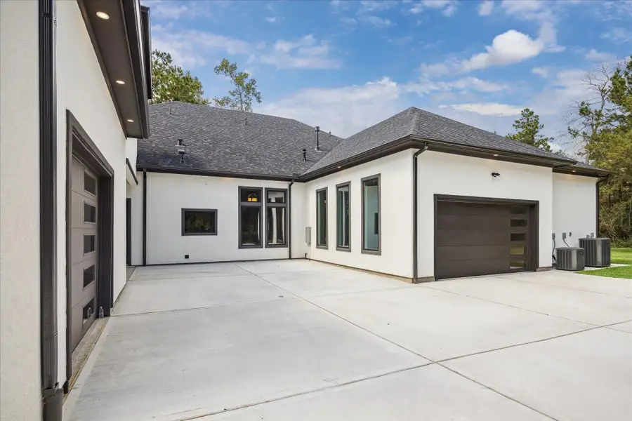 Exterior details and patio area of a home in , Montgomery (Image 3).