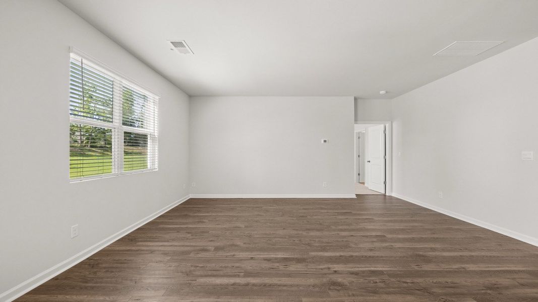 Spacious, unfurnished interior of a new home in Estates at Deer Hollow, Grovetown (Image 28).