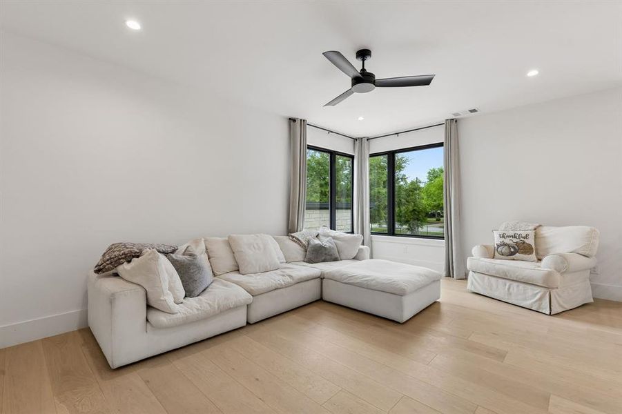 Furnished interior view inside a new home in , Colleyville (Image 29).