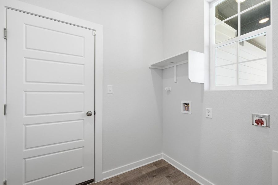 Spacious, unfurnished interior of a new home in Stallion Run, Buda (Image 35).