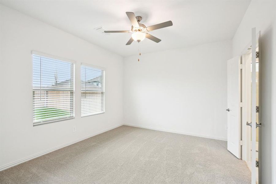 Spacious, unfurnished interior of a new home in Lakehaven - Spring Series, Farmersville (Image 18).