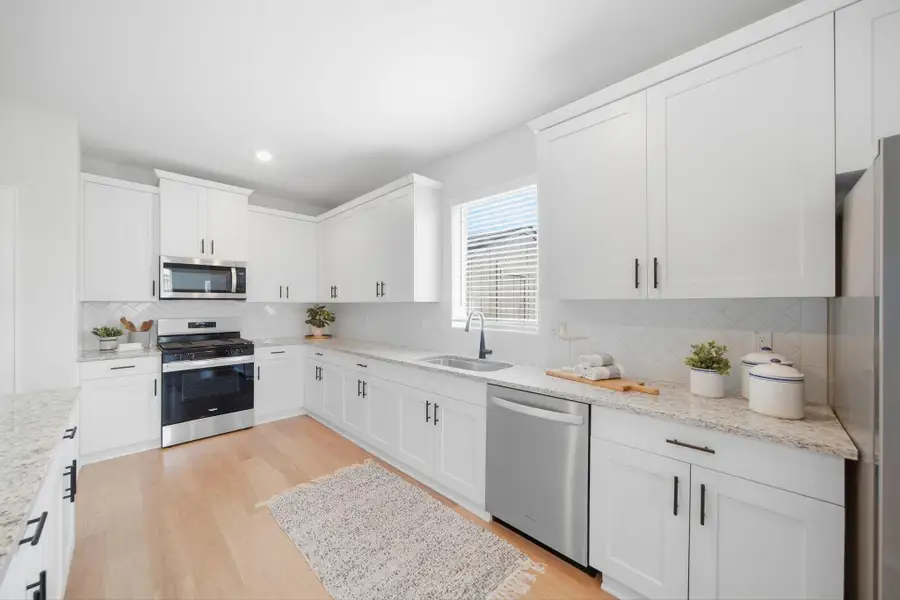 Furnished interior view inside a new home in , Texas City (Image 10).
