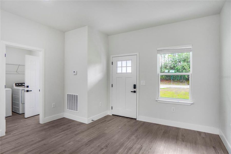 Spacious, unfurnished interior of a new home in , Citrus Springs (Image 17).