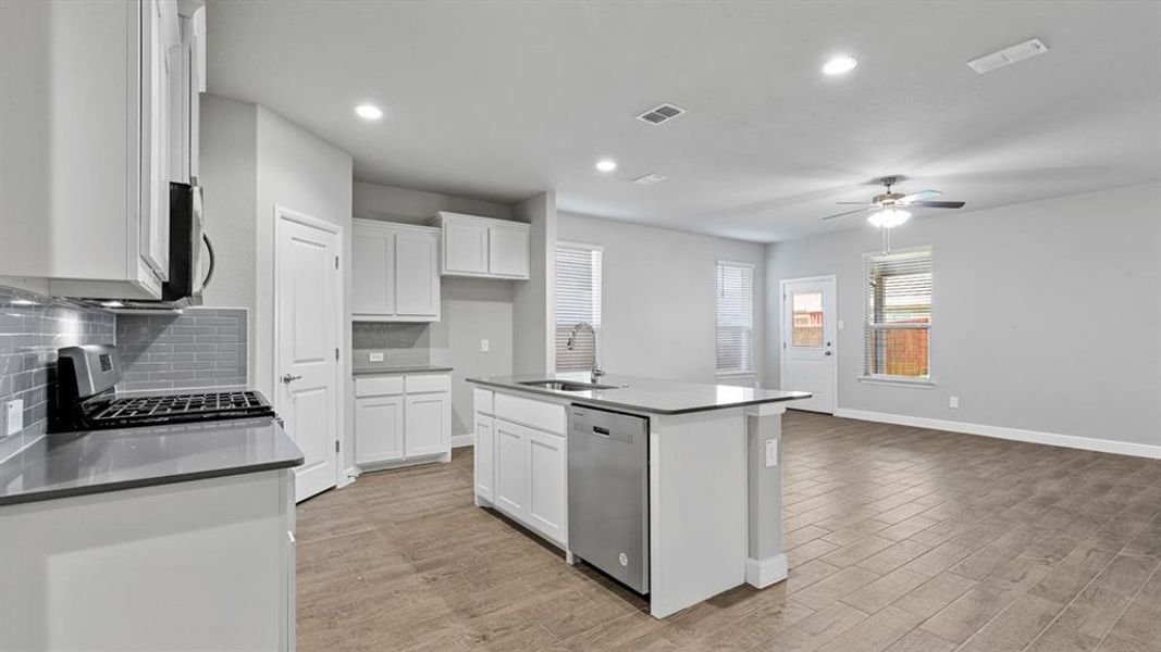 Furnished interior view inside a new home in Trails of Elizabeth Creek, Fort Worth (Image 5).