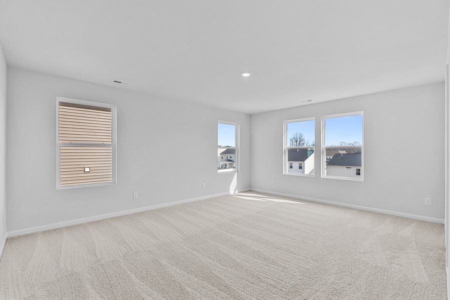 Spacious, unfurnished interior of a new home in Hanes Lake, Winston-Salem (Image 21).