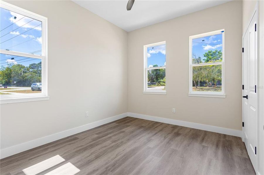 Spacious, unfurnished interior of a new home in , Leesburg (Image 11).